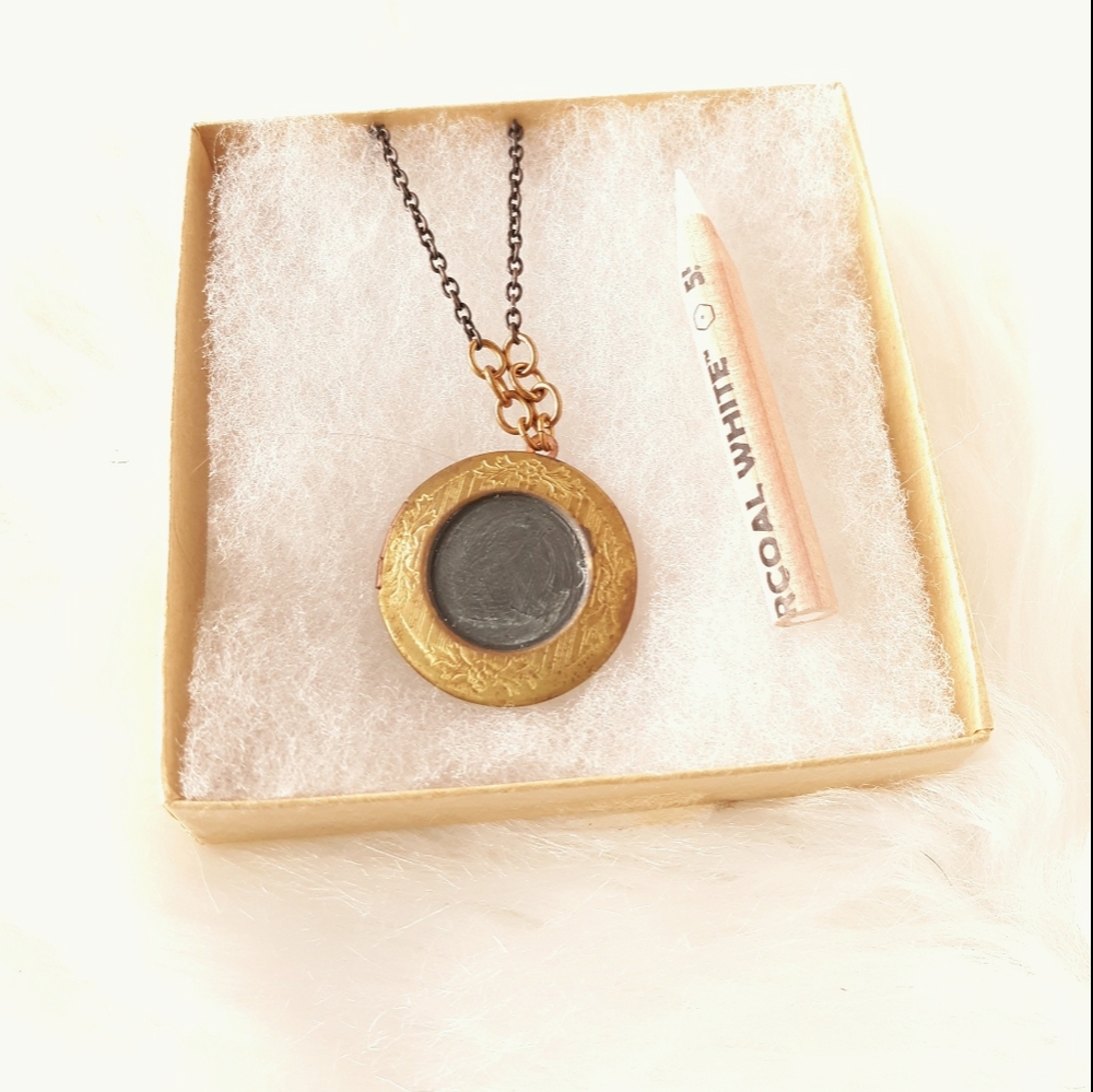 Necklace with writing chalk pen